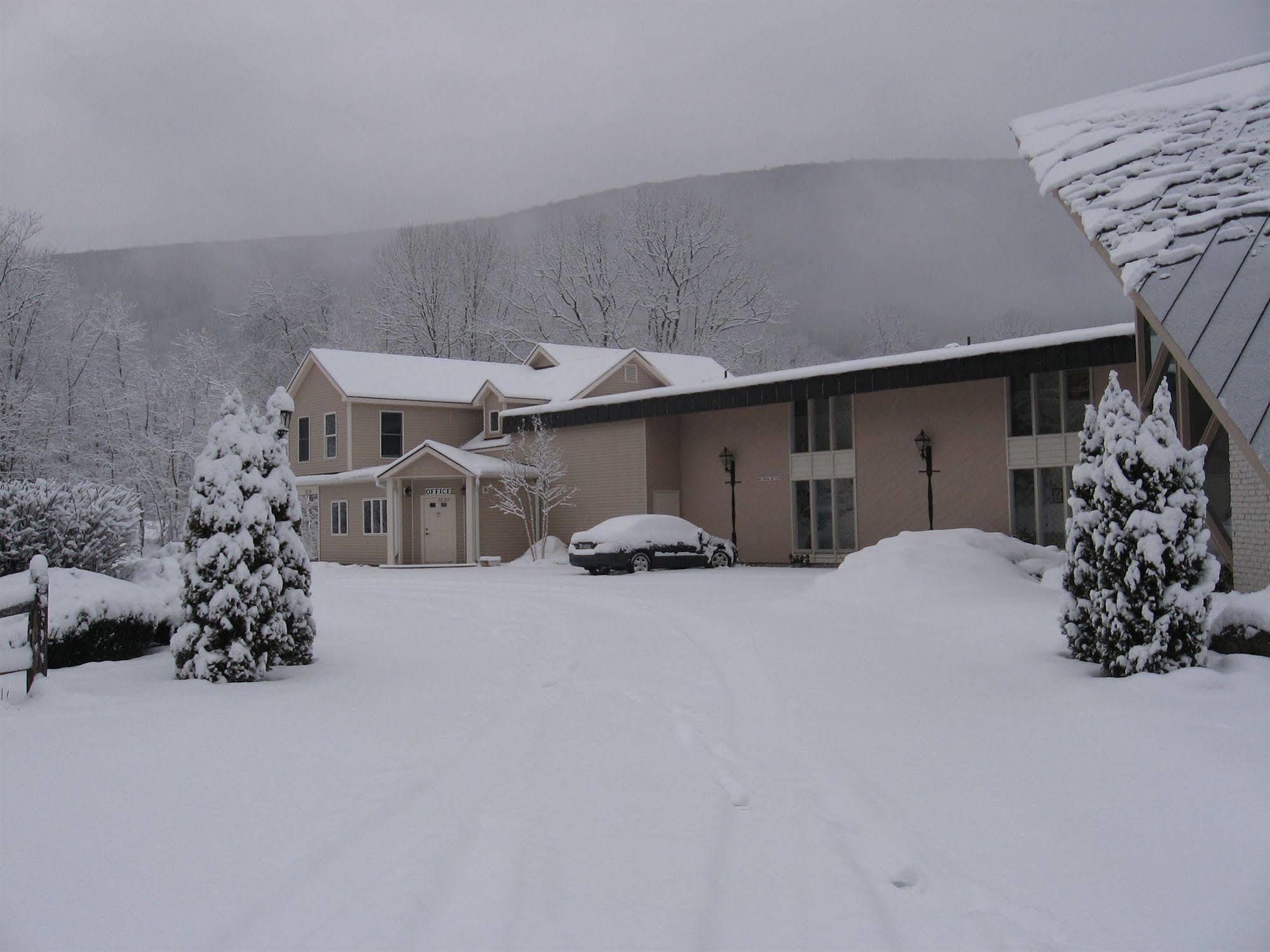 Toll Road Inn Manchester Exterior photo